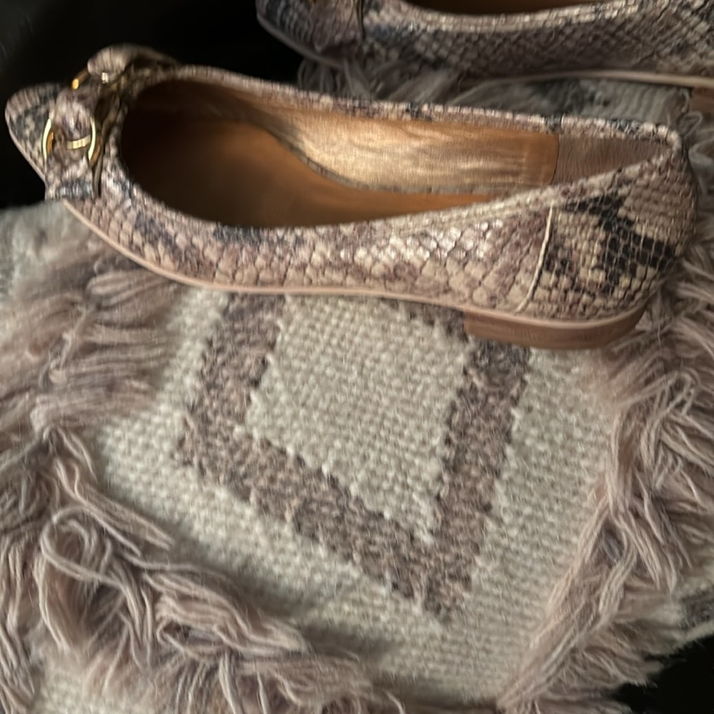 Shoes /flat - Picture 3 of 5